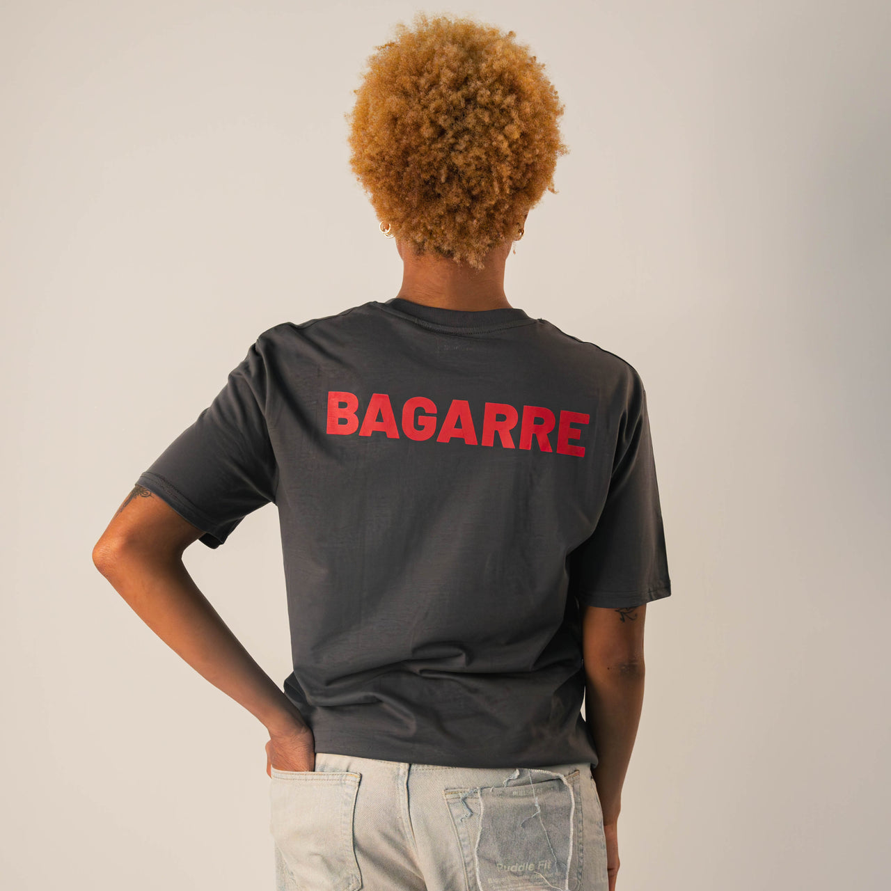 T-shirt Bagarre à l'arrière Imprimé - Unisexe